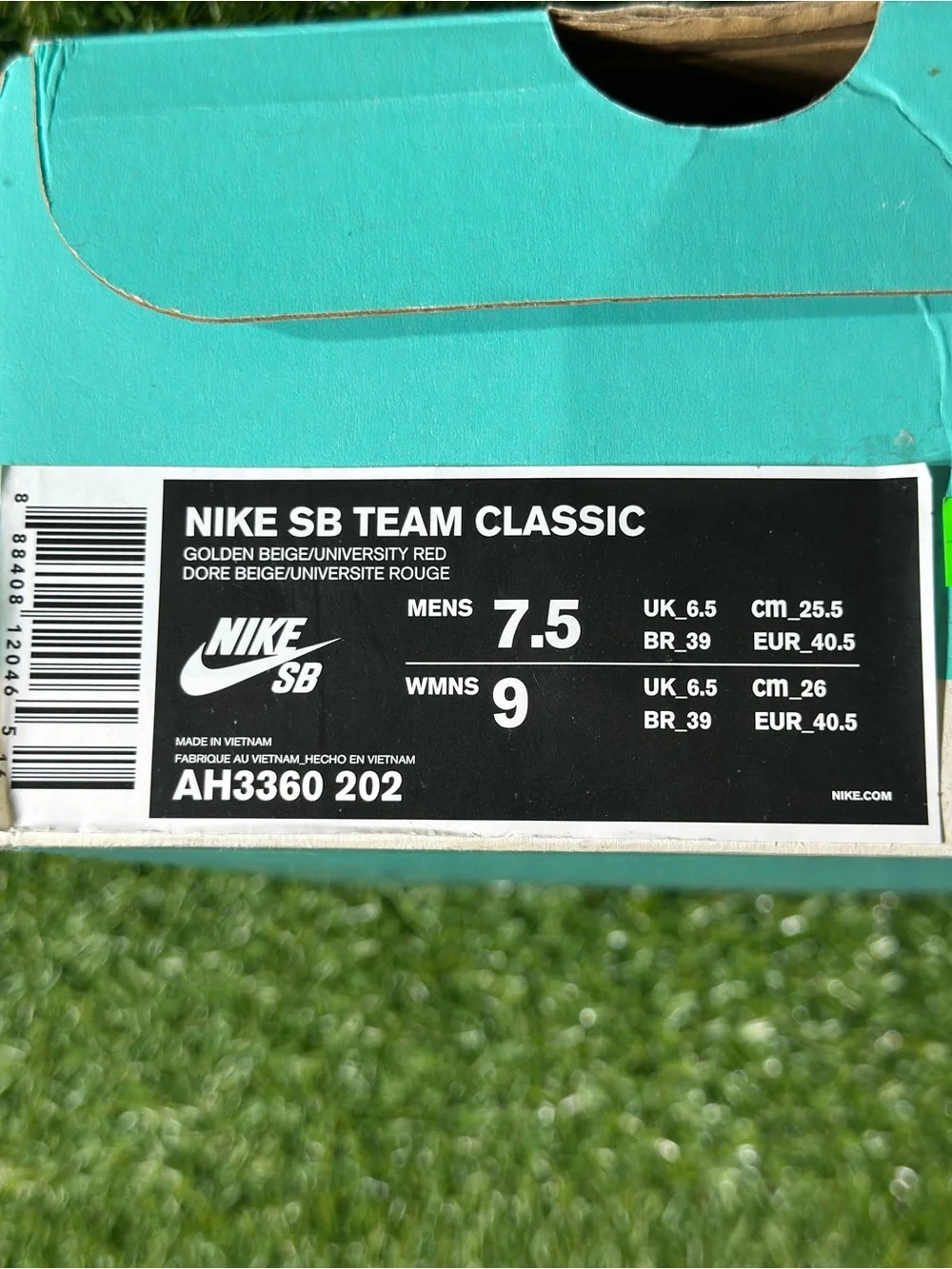 NIKE SB TEAM CLASSIC, SIZE 7.5 MENS, BRAND NEW